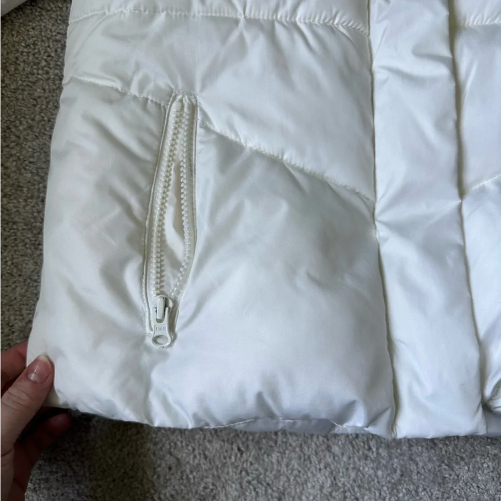GAP Puffer Jacket in White - Picture 5 of 10